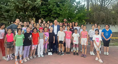 Büyükkarıştıran'da Ücretsiz Voleybol Yaz Okulu Açıldı